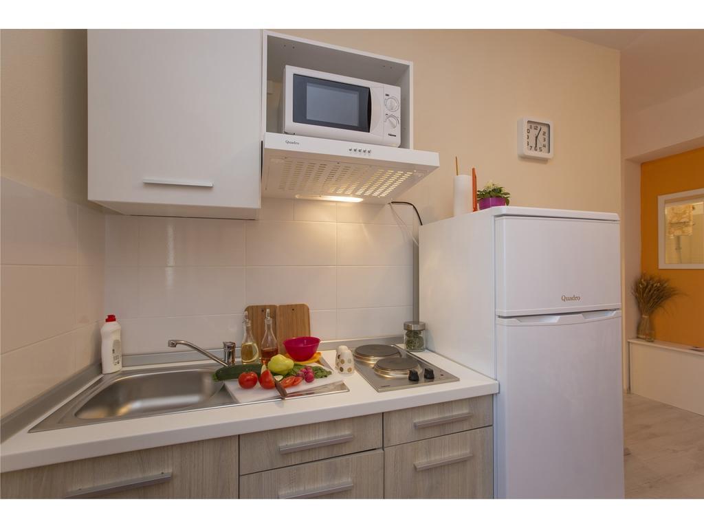 Charming Seaside Apartments Noa & Jakov, Zaboric Sibenik Стая снимка